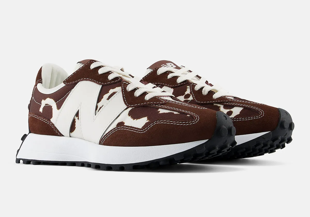 足元に遊び心を。New Balance 327からトレンドの「カウ柄」を纏った新作が登場