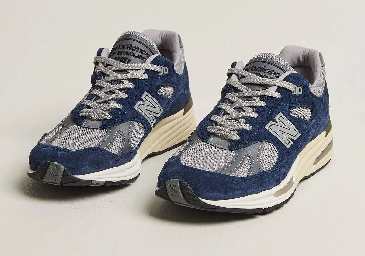 深まる秋を彩る、New Balance 991v2の新色「インシグニアブルー」がスタンバイ
