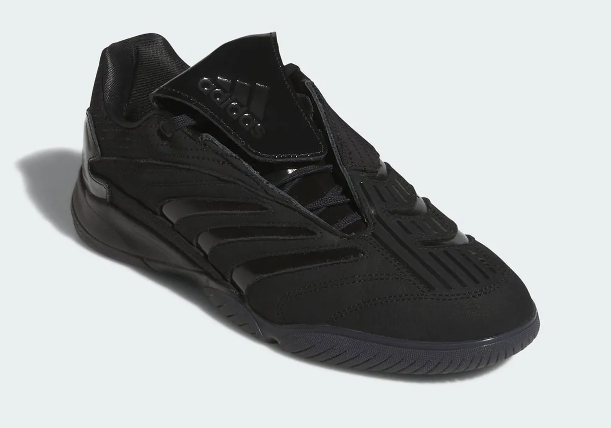 ゴルフブランドが仕掛ける異端の傑作。Metalwood × adidas Predator Sala “Triple Black” が放つ異彩
