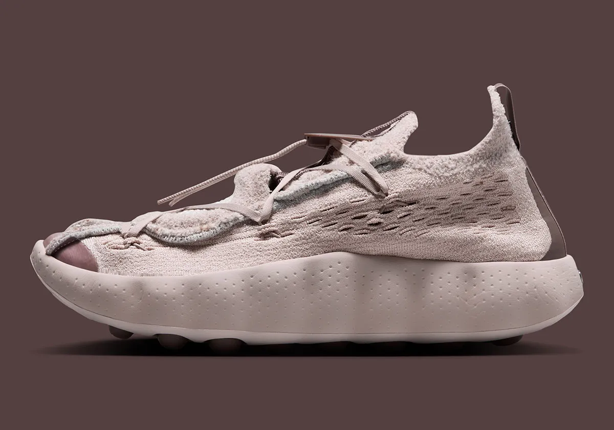 砂丘を纏うミニマリズム。Nike Mind 002 Flyknitに洗練の「サンドドリフト」が登場