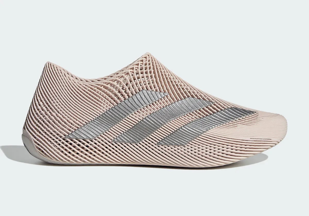 秋の足元に馴染む「ワンダートープ」カラー。進化を遂げたadidas ClimaCoolの最新モデルが登場