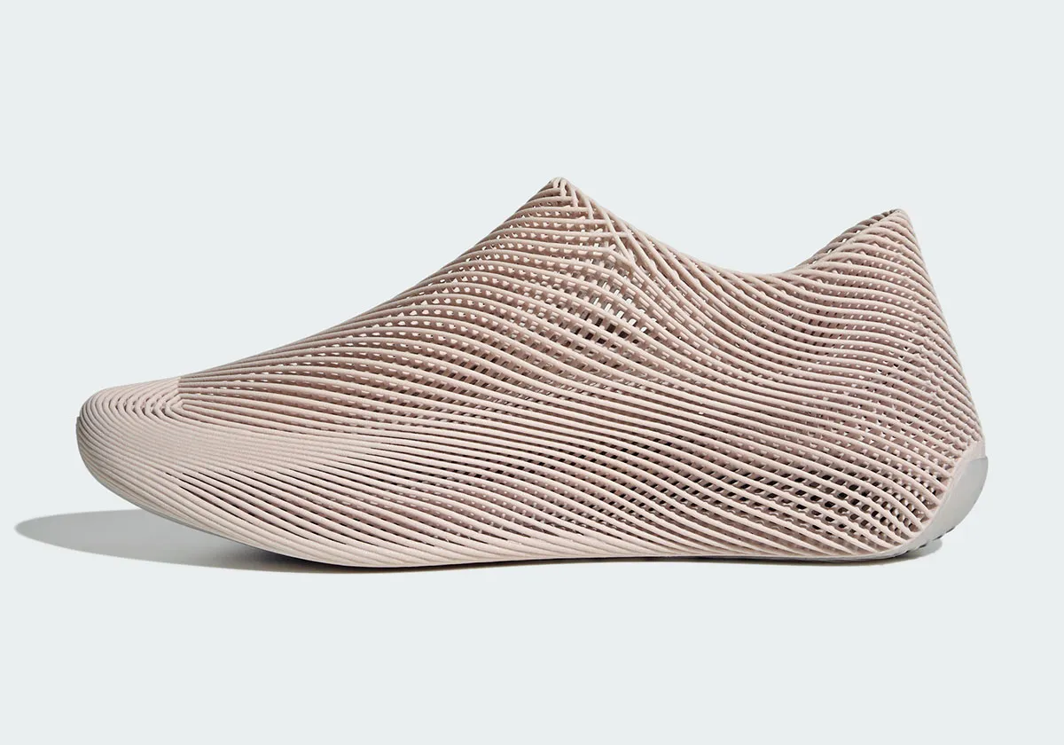 秋の足元に馴染む「ワンダートープ」カラー。進化を遂げたadidas ClimaCoolの最新モデルが登場