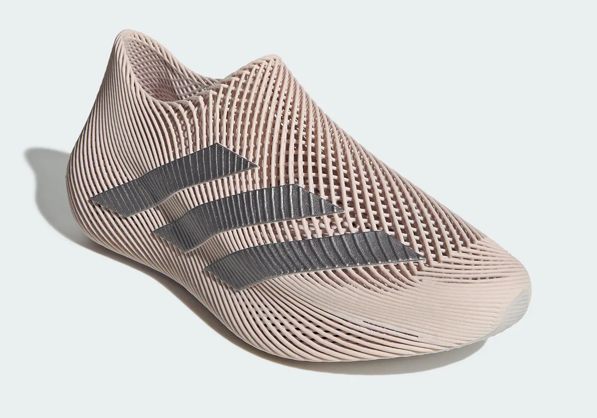 秋の足元に馴染む「ワンダートープ」カラー。進化を遂げたadidas ClimaCoolの最新モデルが登場