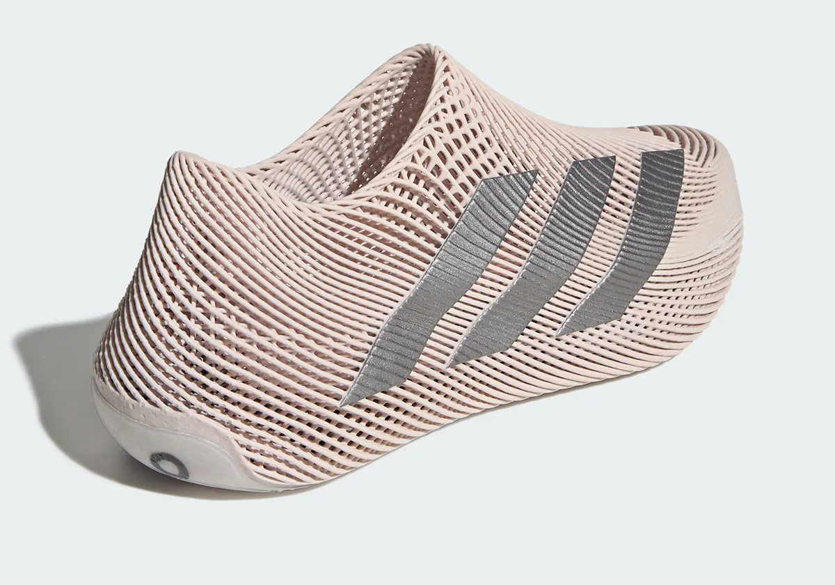 秋の足元に馴染む「ワンダートープ」カラー。進化を遂げたadidas ClimaCoolの最新モデルが登場