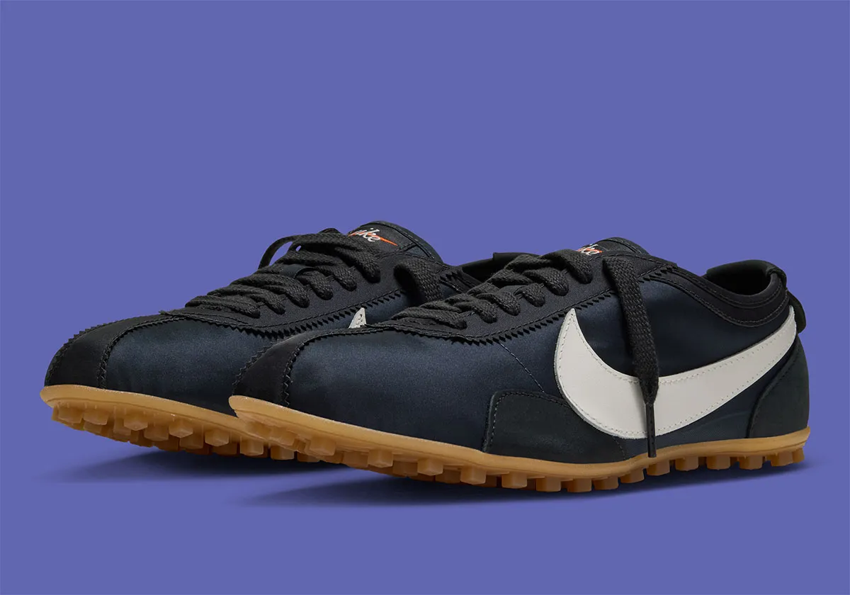 深まる秋の足元に。Nike Moon Shoeからシックなツートーンの新色がスタンバイ