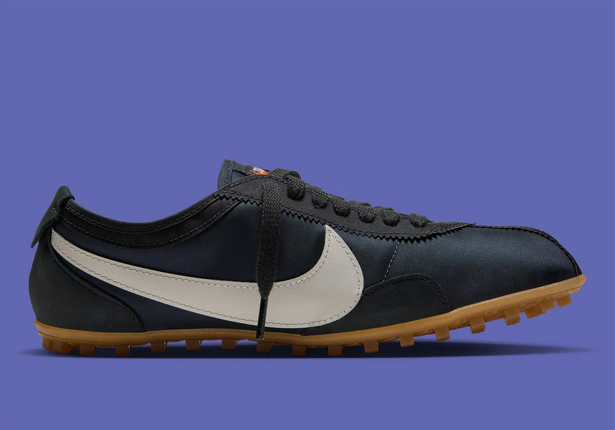 深まる秋の足元に。Nike Moon Shoeからシックなツートーンの新色がスタンバイ