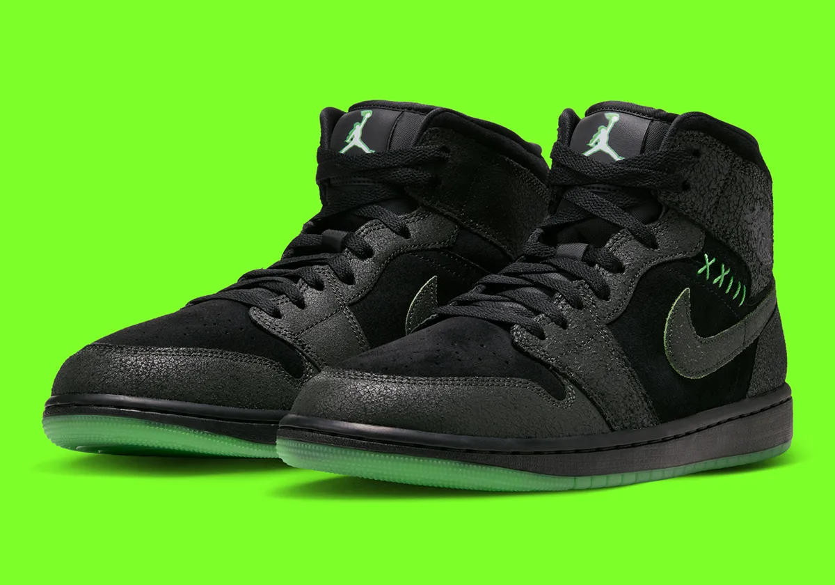 不気味なステッチが闇に溶け込む。ハロウィン仕様のAir Jordan 1 Midが登場