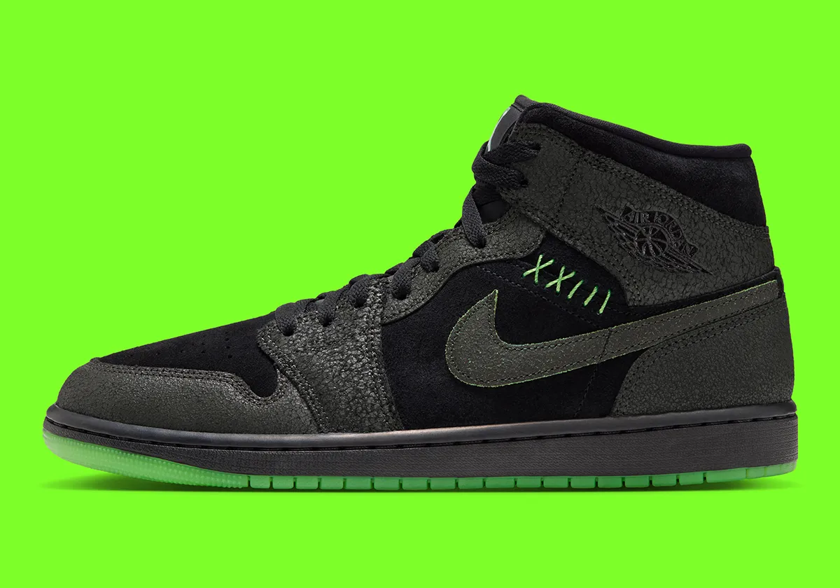 不気味なステッチが闇に溶け込む。ハロウィン仕様のAir Jordan 1 Midが登場