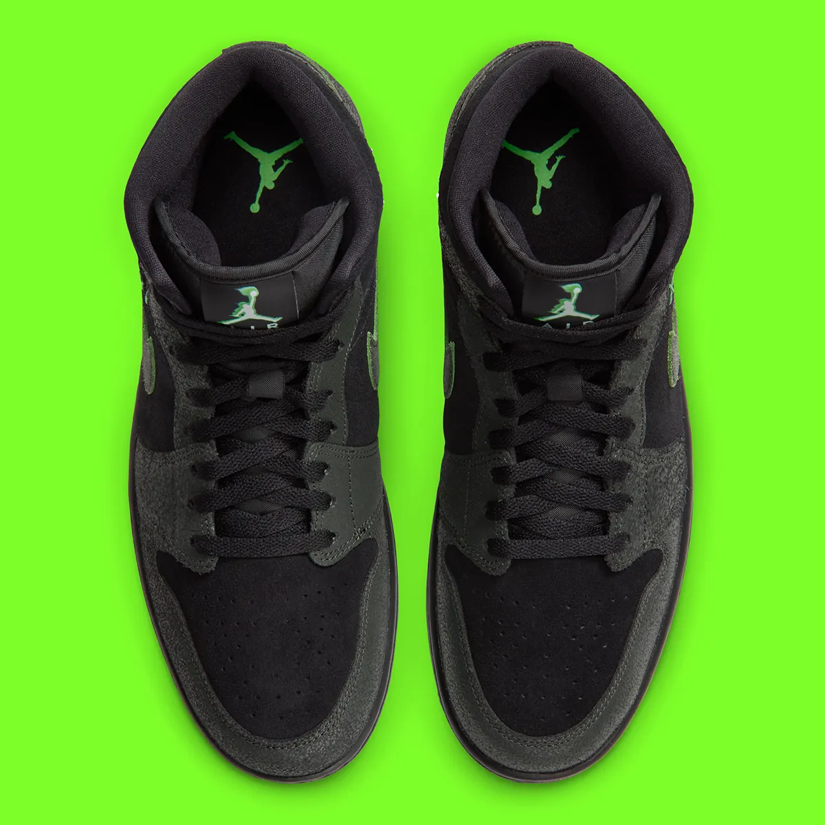 不気味なステッチが闇に溶け込む。ハロウィン仕様のAir Jordan 1 Midが登場