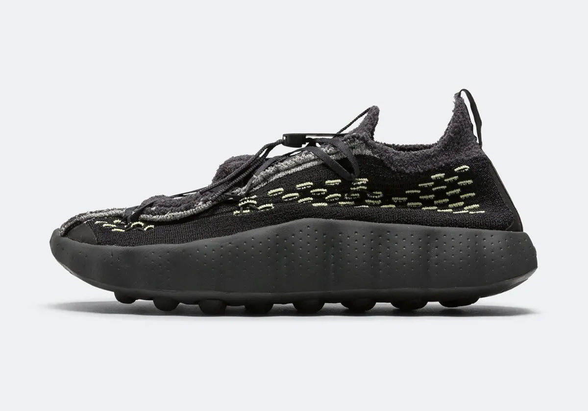 オールブラックの衝撃。Nike Mind 002 Flyknitが放つ、都会的でミニマルな静寂