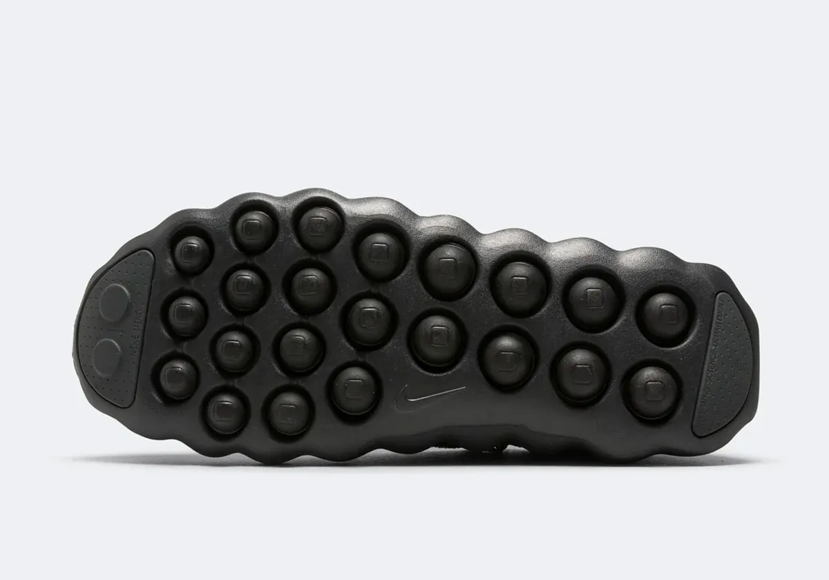 オールブラックの衝撃。Nike Mind 002 Flyknitが放つ、都会的でミニマルな静寂