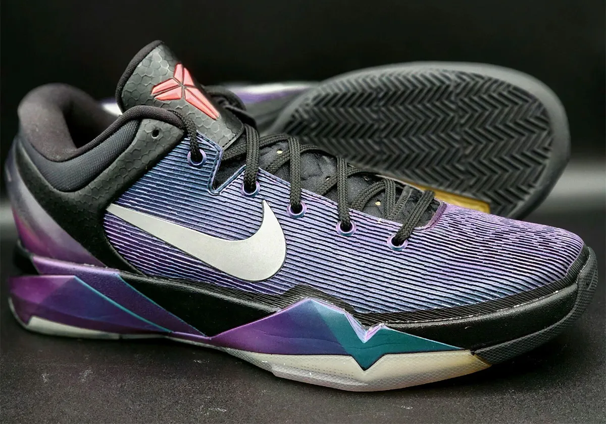 光の魔法を纏う「Kobe 7」の名作“インビジビリティ・クローク”が2027年にProtro仕様で復活