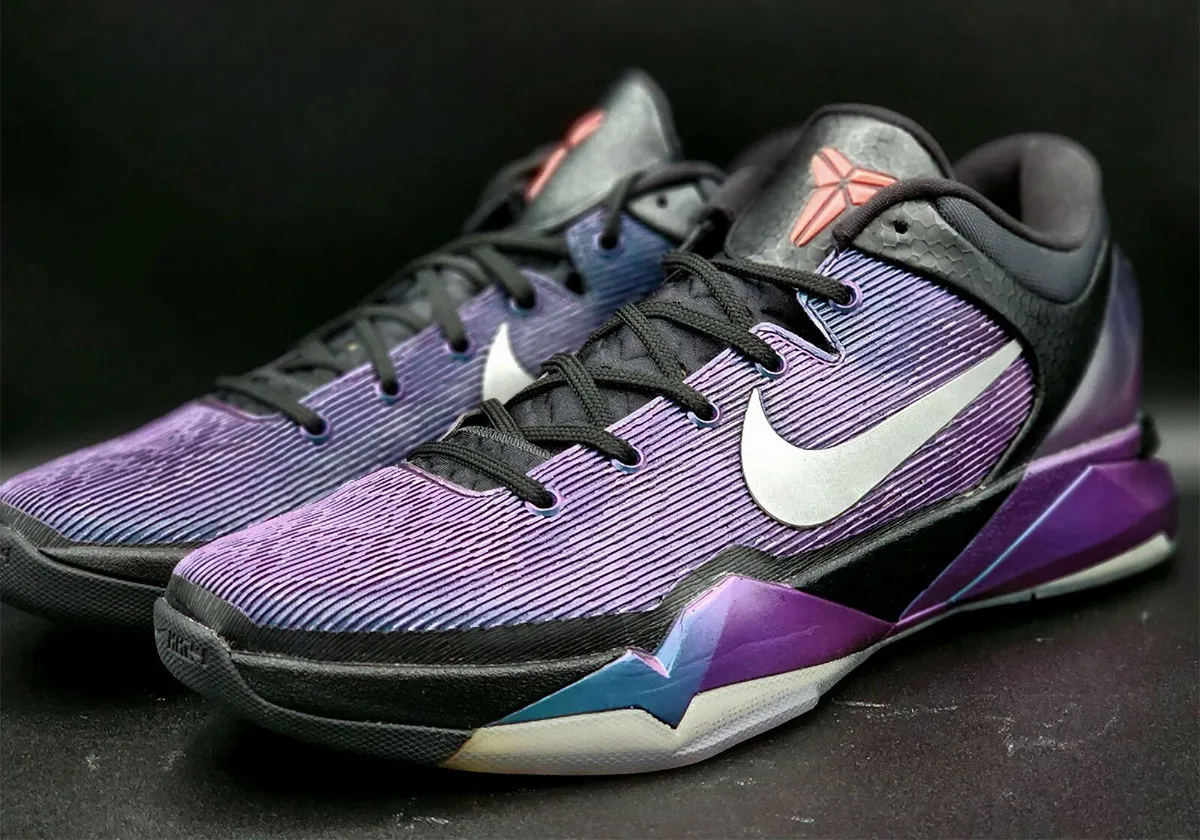 光の魔法を纏う「Kobe 7」の名作“インビジビリティ・クローク”が2027年にProtro仕様で復活