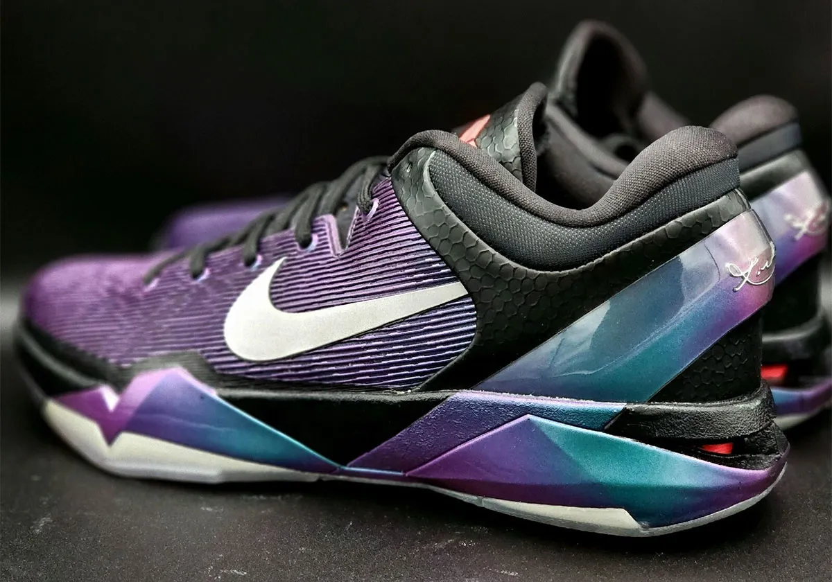 光の魔法を纏う「Kobe 7」の名作“インビジビリティ・クローク”が2027年にProtro仕様で復活