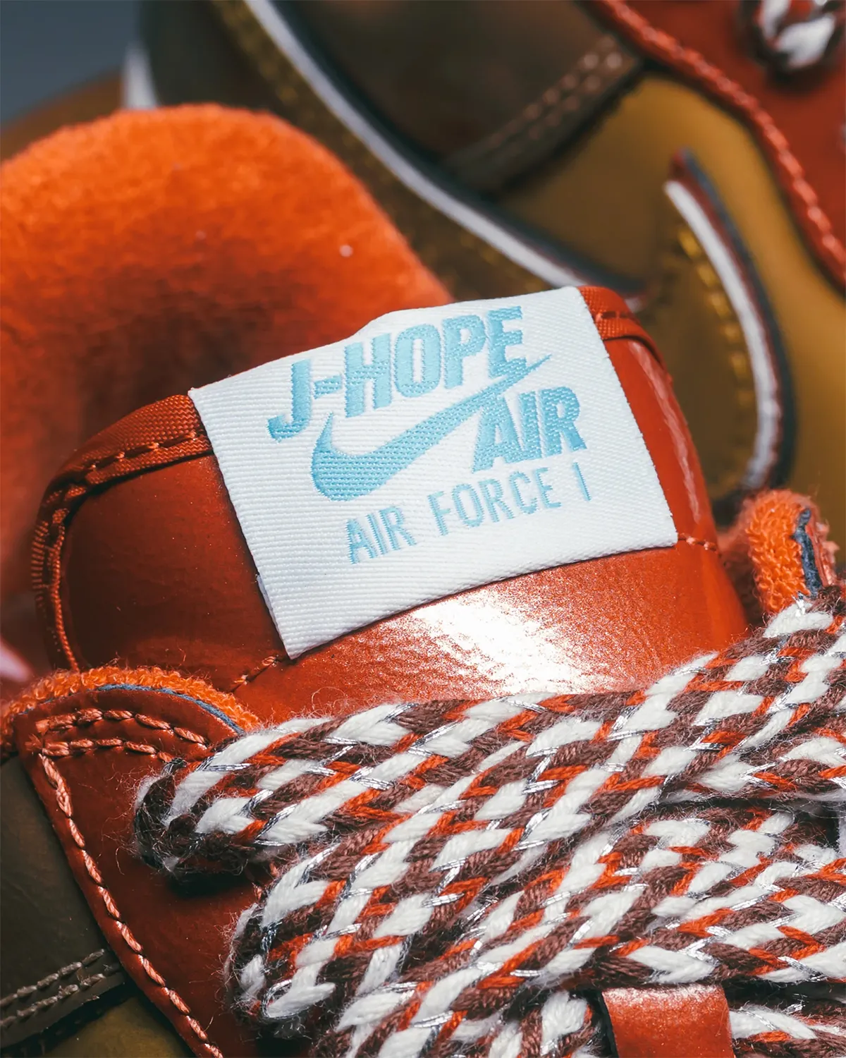 ストリートの伝説NIGOとBTSのj-hopeが交差する。Nike Air Force 1 '01の最新コラボが登場