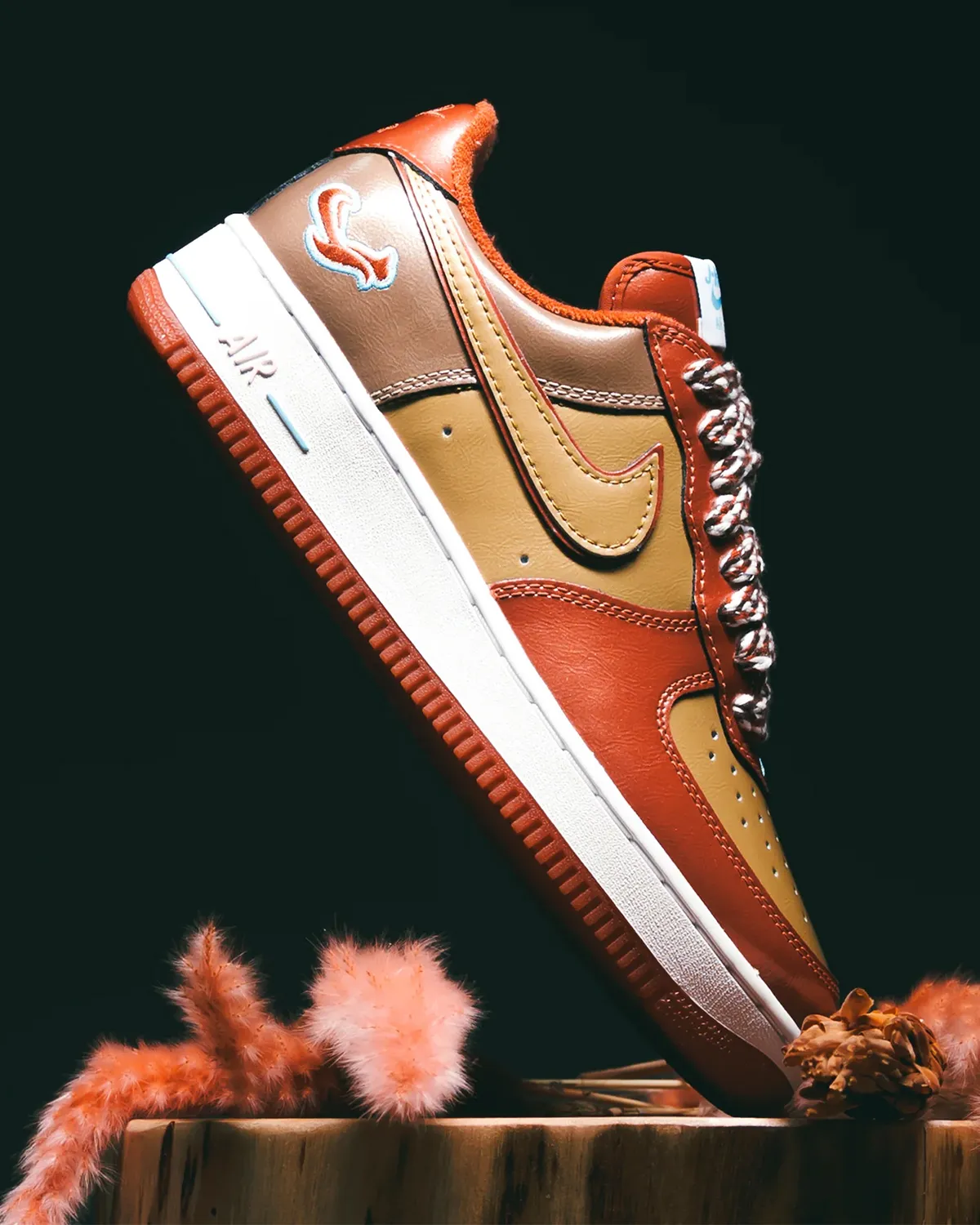 ストリートの伝説NIGOとBTSのj-hopeが交差する。Nike Air Force 1 '01の最新コラボが登場