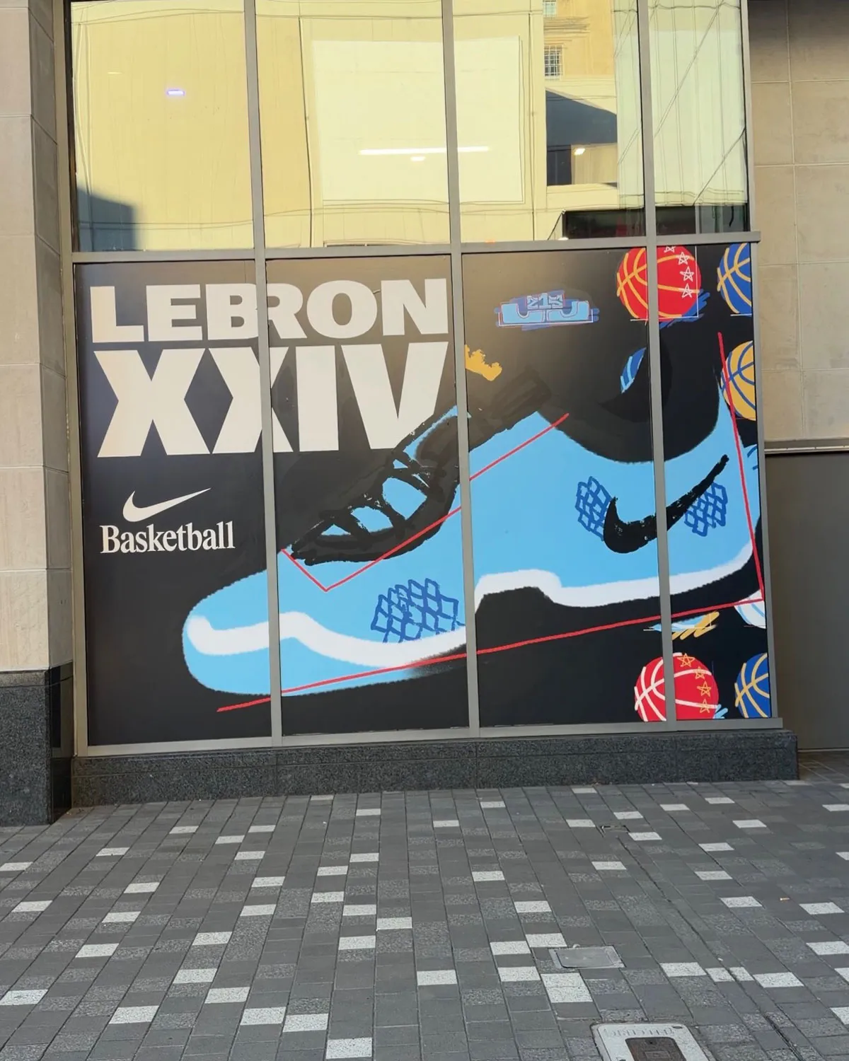 キングの新たな挑戦を象徴する鮮烈な一足──Nike LeBron 24に「Chosen 2ONE3」カラーが浮上