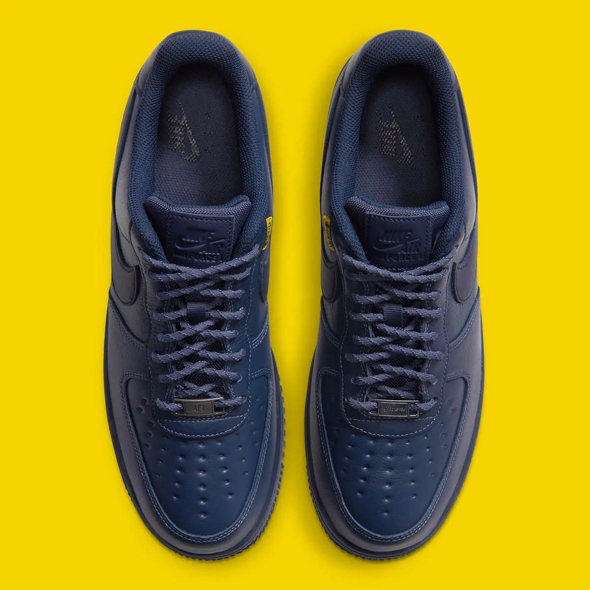 冬の相棒はこれで決まり。タフな進化を遂げた「エア フォース 1 GORE-TEX」に新色“サンダーブルー”が登場