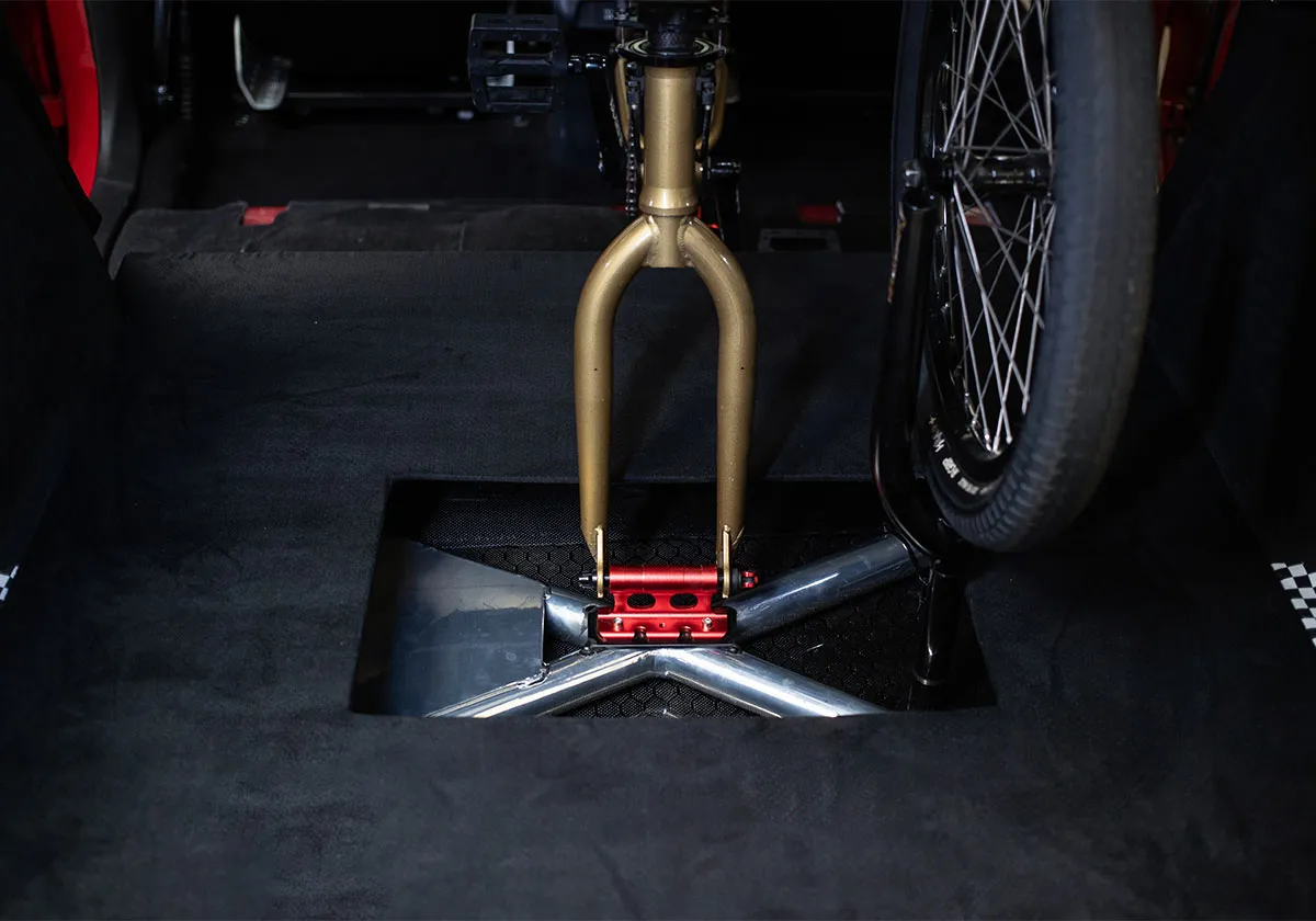 BMX界のレジェンド、ココ・スリタとVansが仕掛ける「CZ-77」コンセプトの世界観